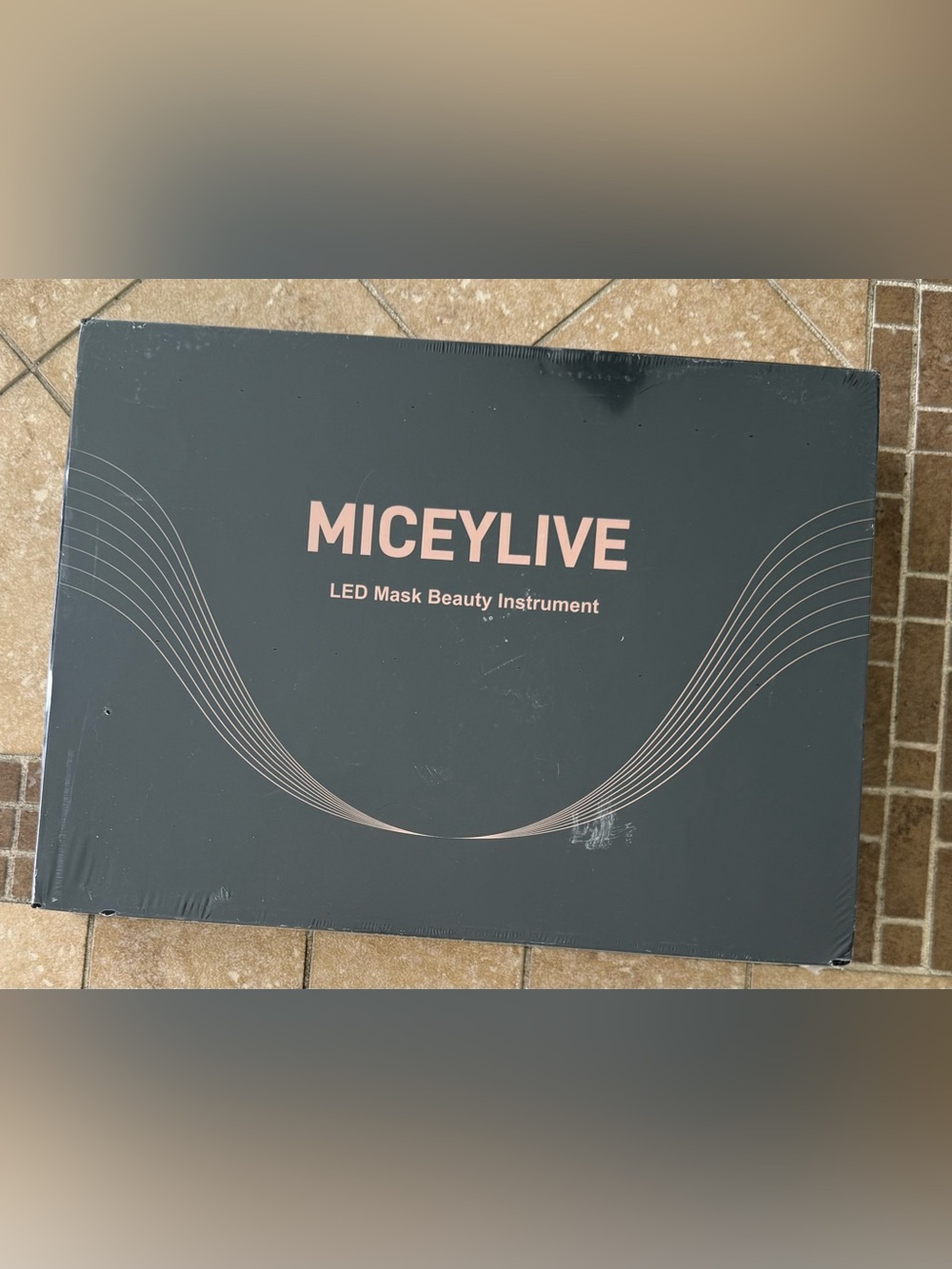 MICEYLIVE LED Mask Beauty Instrument - Black with Rose Gold Text